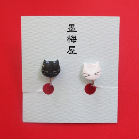 【墨梅屋】猫イヤリング2黒×白