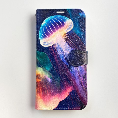 【よだれ堂】銀河を泳ぐ宇宙クラゲの手帳型スマホケース　iPhone14 ハイクオリティタイプ