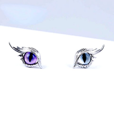 kawaiiiii!】【パープル×ブルー】猫の眼ピアス（オッドアイ） / 雑貨
