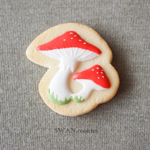 Swan Cookies キノコ 赤 アイシングクッキーブローチ 雑貨通販 ヴィレッジヴァンガード公式通販サイト