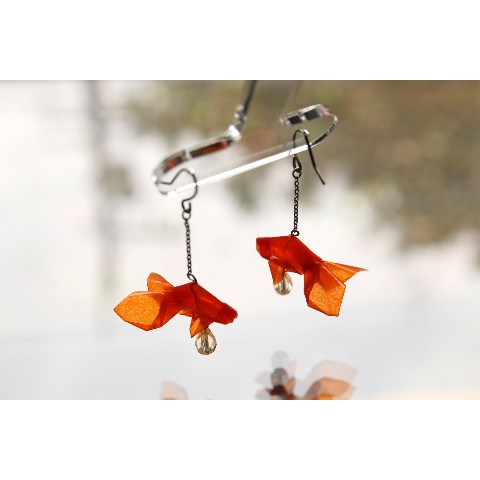 カミノシゴト Origami Jewel 和金魚 赤 イヤリング 雑貨通販 ヴィレッジヴァンガード公式通販サイト