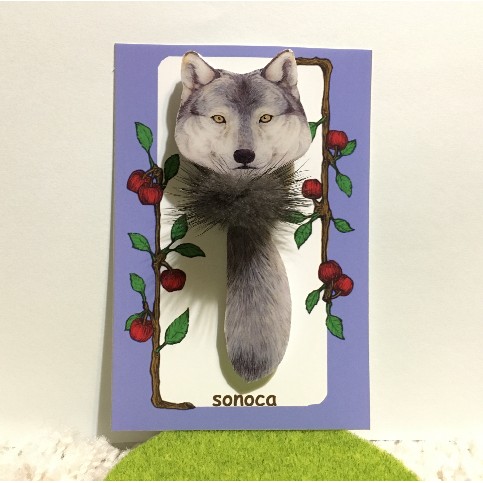 Sonoca オオカミのモフしっぽブローチ 雑貨通販 ヴィレッジヴァンガード公式通販サイト