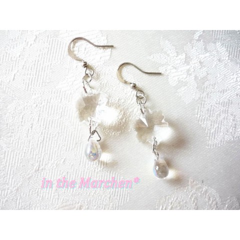 【in the Marchen*】「アイス・クリスタル・メイデン」のピアス　硬質な雪の結晶宝石