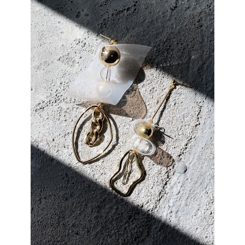 【legmos】PVC white/gold イヤリング