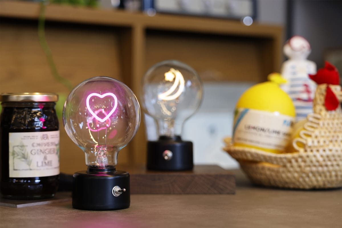 ＬＥＤ　ＢＵＬＢ　ＬＩＧＨＴ　Ｈｅａｒｔ　Ｉｃｏｎ