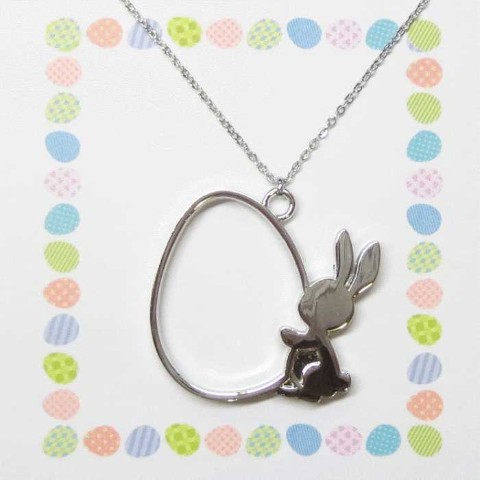 【ciao】たまごを抱えたウサギさんのペンダント　Easter Bunny（シルバー）