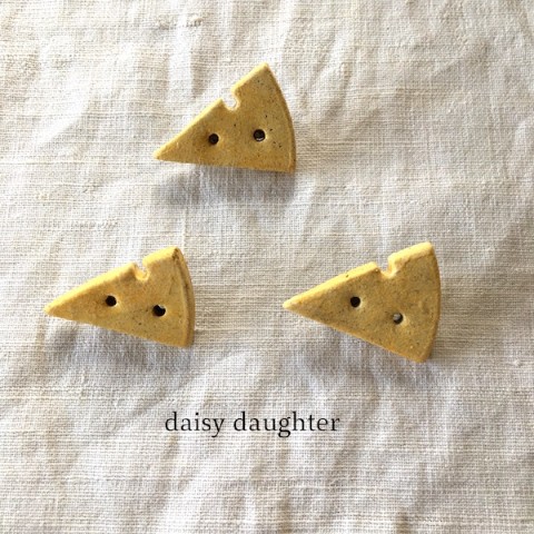 【daisy daughter】チーズブローチ