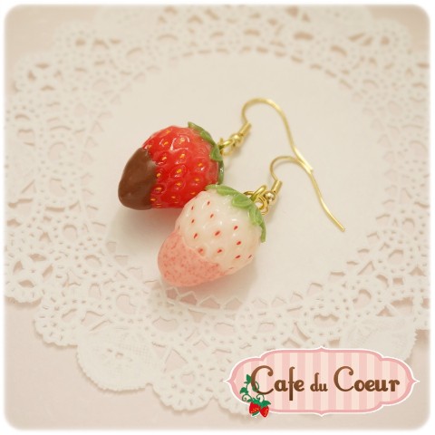 【Cafe du coeur】チョコ掛け苺のピアス