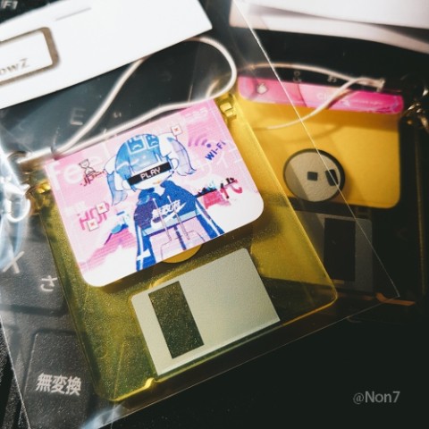 【渡瀬しぃの】ClowZ-acrylicstrap／Floppy Disk＜yellow＞