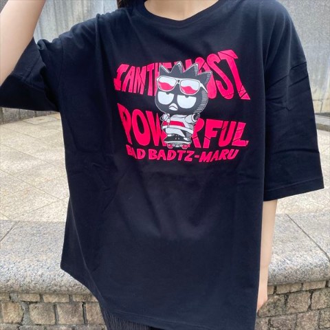 【サンリオキャラクターズ】XO30th BIGTシャツ スケボーA BK M