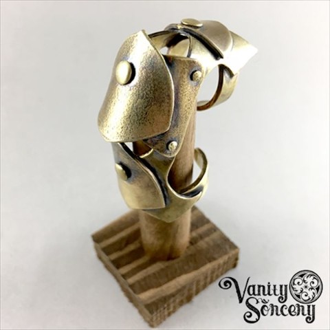 【Vanity Sorcery】真鍮アーマーリング -Triad Shields-（Lサイズ）