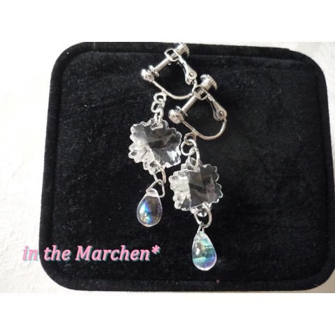 【in the Marchen*】「アイス・クリスタル・メイデン」のイヤリング　硬質な雪の結晶宝石