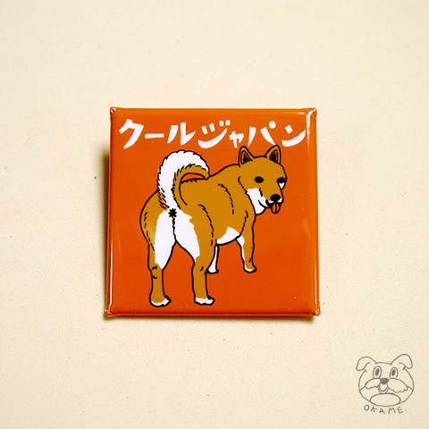 【OKAME】スクエア缶バッチ「芝犬」