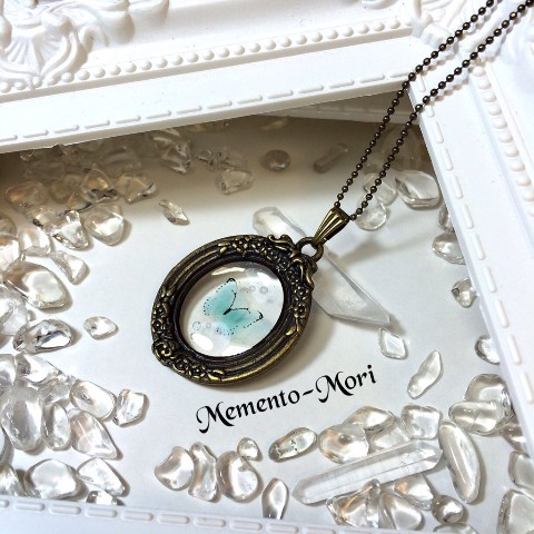 【Memento-Mori】水中標本モルフォのネックレス　丸い額の標本　アンティーク