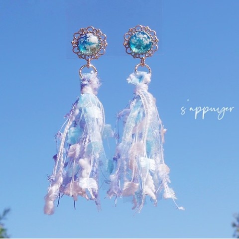 【s'appuyer】青空のタッセルピアス
