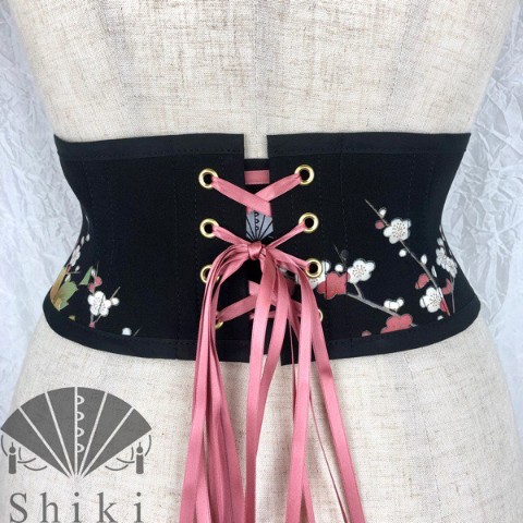 【Shiki】黒留袖の着物コルセット（牡丹） / 雑貨通販 ヴィレッジヴァンガード公式通販サイト