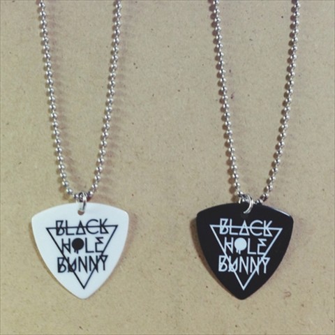 【BLACK HOLE BUNNY】ピックネックレス ▽（ホワイト）