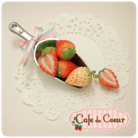 【Cafe du coeur】苺たっぷりスコップキーホルダー