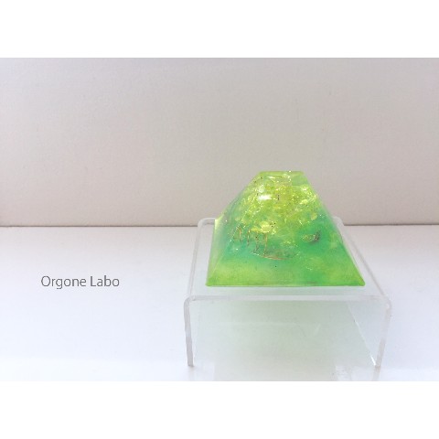 【Orgone Labo】置き型オルゴナイト 　マウンテン　lime green