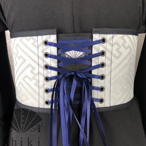 【Shiki】着物用コルセット帯（重ね合わせ三つ雁木扇・羽織より） / 雑貨通販 ヴィレッジヴァンガード公式通販サイト
